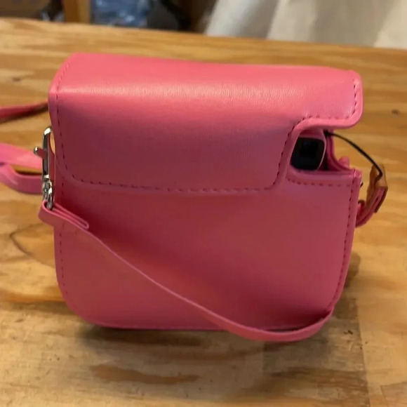 NWOT Instax pink camera. It only comes with the camera and case but no camera - Picture 5 of 9